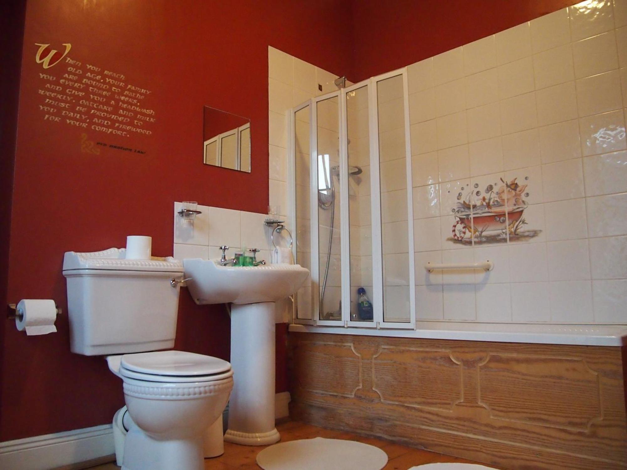 Cashel Town Center Inn Habitación foto