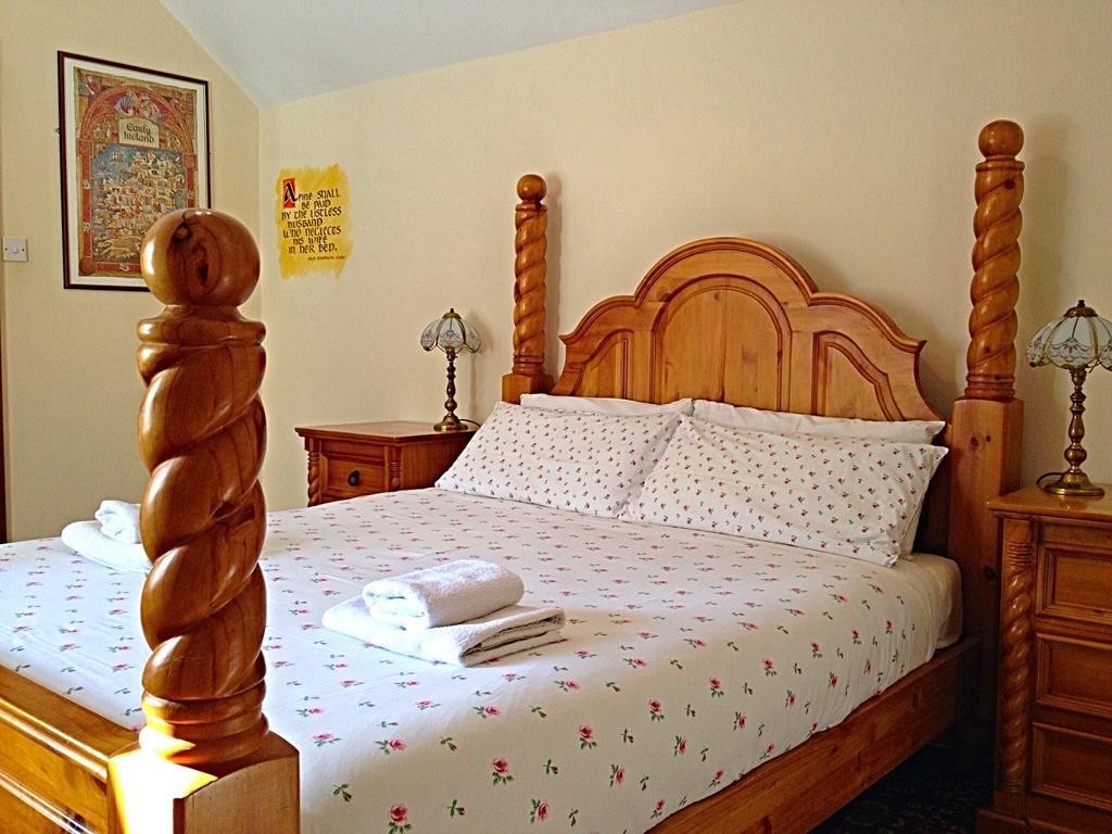 Cashel Town Center Inn Habitación foto