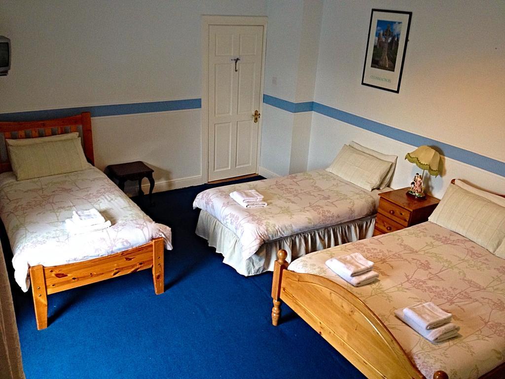 Cashel Town Center Inn Habitación foto